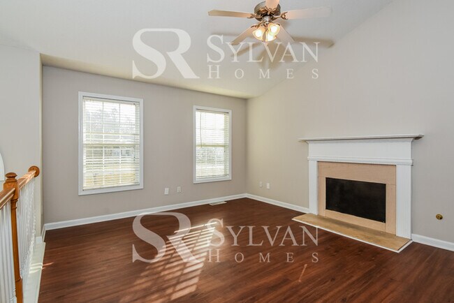 Foto del edificio - Prepare to be impressed by this 6 bedroom,...