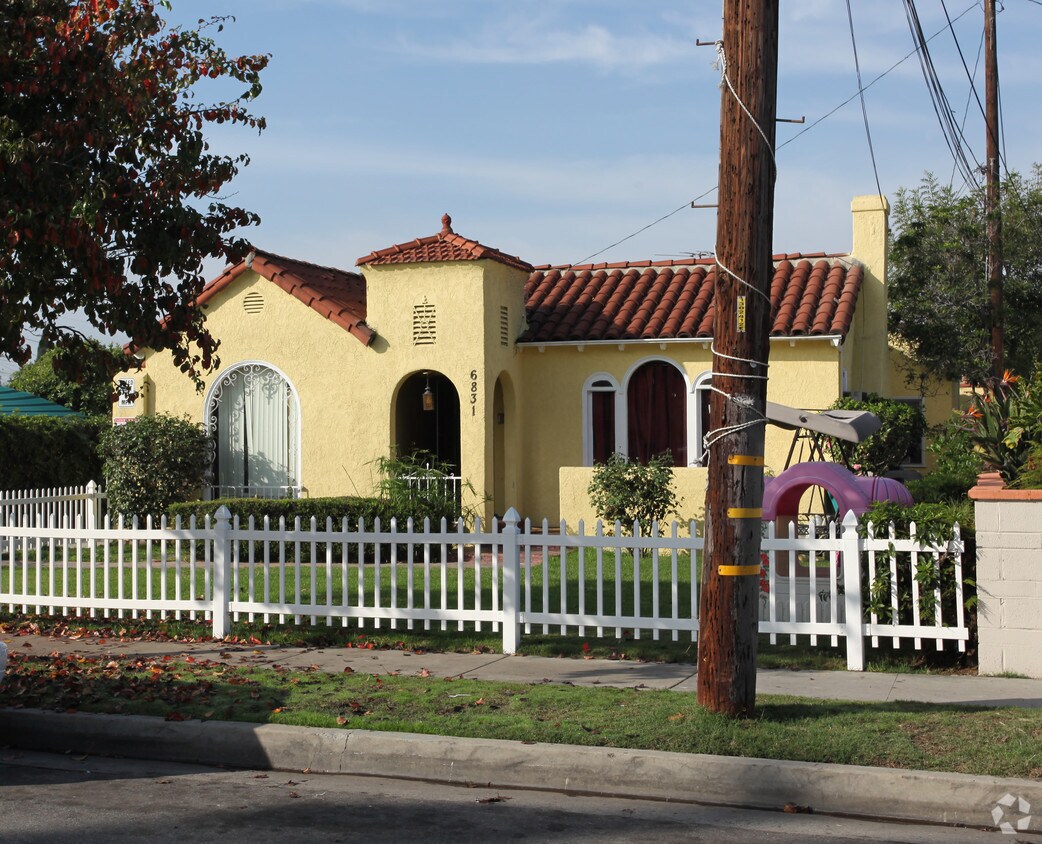 Foto del edificio - 6831 Bear Ave