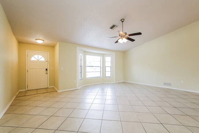 Building Photo - 15153 Buswell Ave