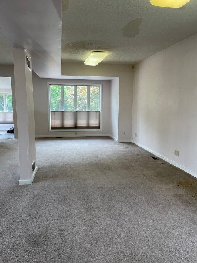Building Photo - 691 2nd St