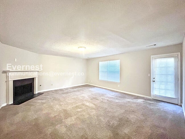 Foto del edificio - 6826 Derby Ave