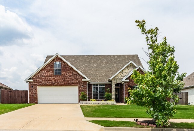 Building Photo - 4204 SW Hollyhock St
