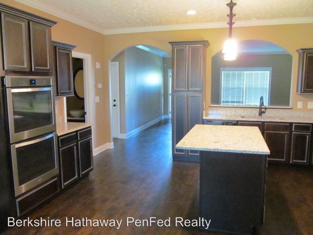 Building Photo - 708 Evergreen Ct