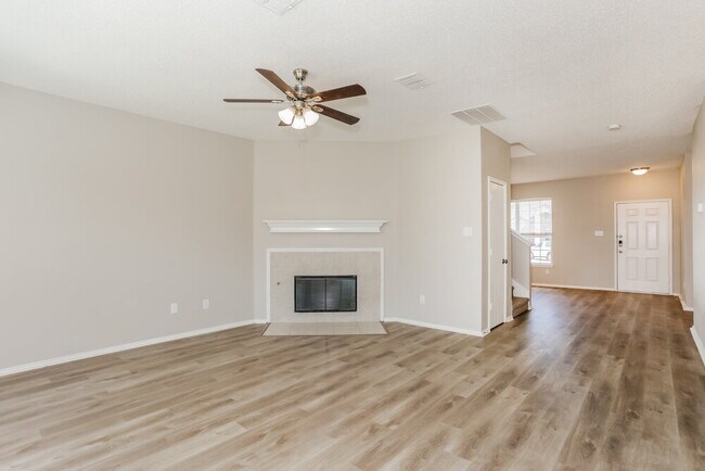 Foto del edificio - 7334 Tree Ridge Ct