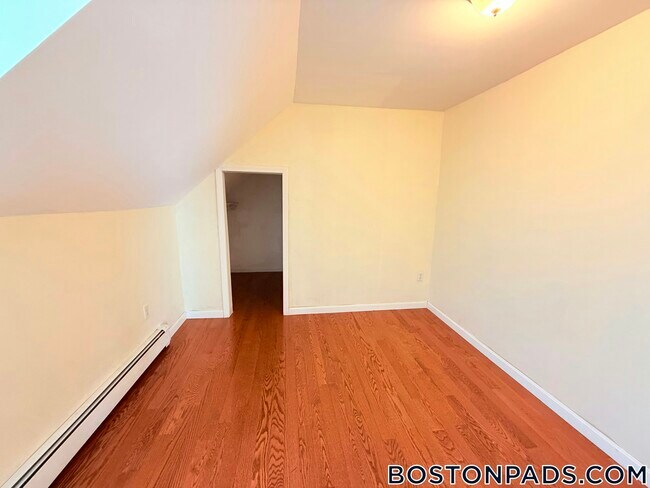 Building Photo - 54 Pleasant St