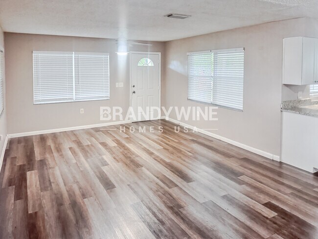 Building Photo - 1110 Vonderay Rd