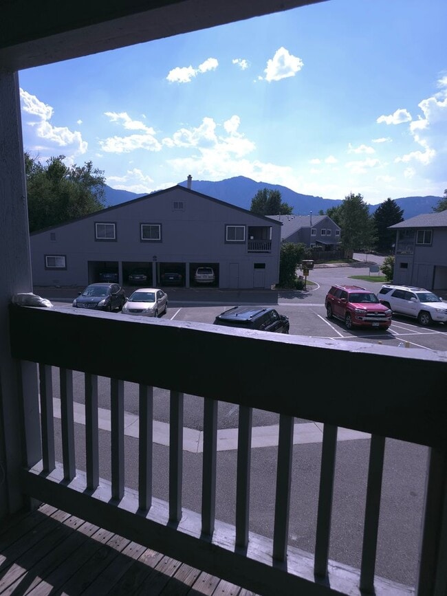 Building Photo - 2 Bedroom Oasis With Covered Parking