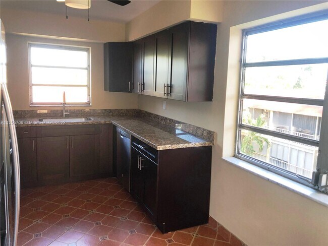 Foto del edificio - 1450 NE 191st St