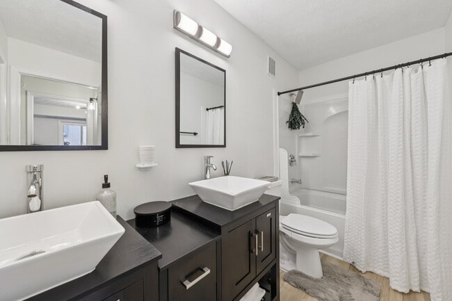 Building Photo - 2209 Hunters Run Dr