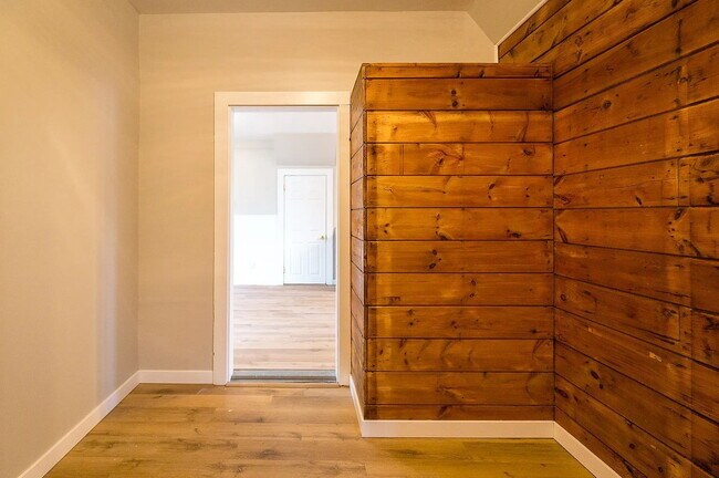Foto del edificio - Beautiful 2-Bedroom Apartment – Quiet, Private Setting in Westbrook, Available September 1st