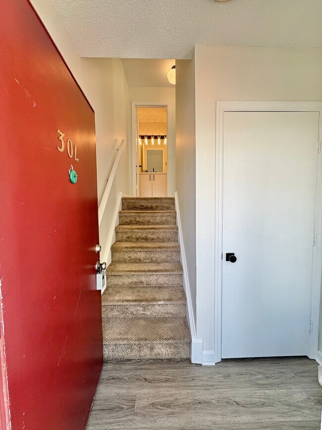 Building Photo - 925 Oronoke Rd