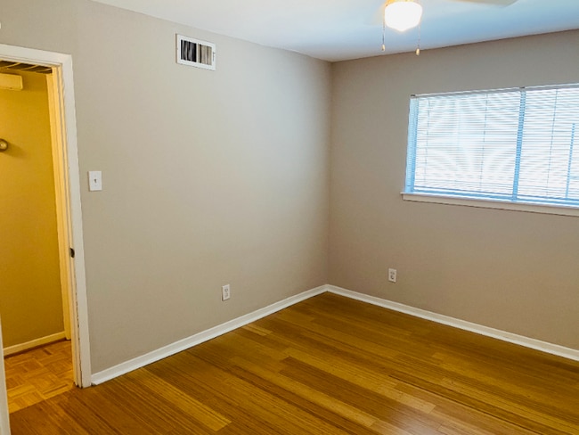 Building Photo - 1414 Castle Ct