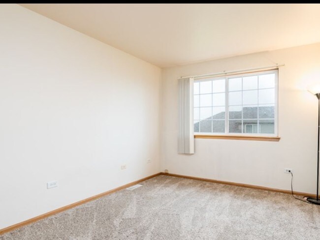 Building Photo - 19235 Crescent Dr