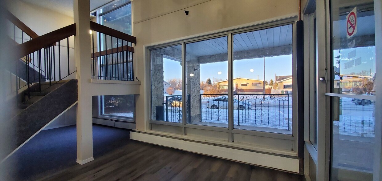 Building Photo - 10523-10102 102 St