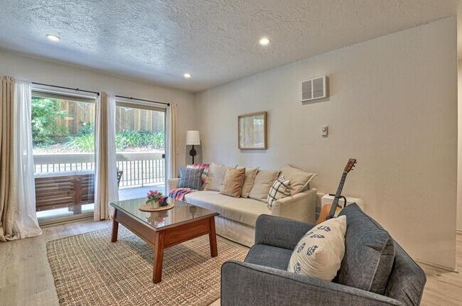 Foto del edificio - 3107 Golden Oaks Ln
