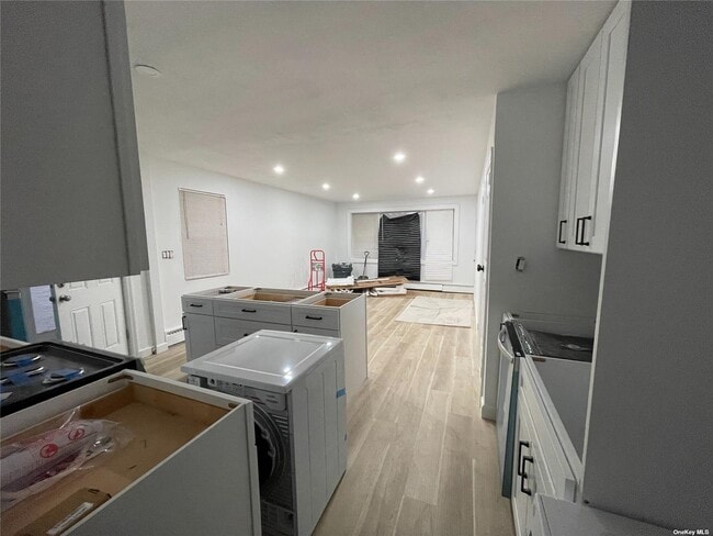 Building Photo - 624 E Broadway