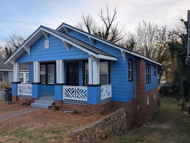 Foto del edificio - 1614 E 1st St