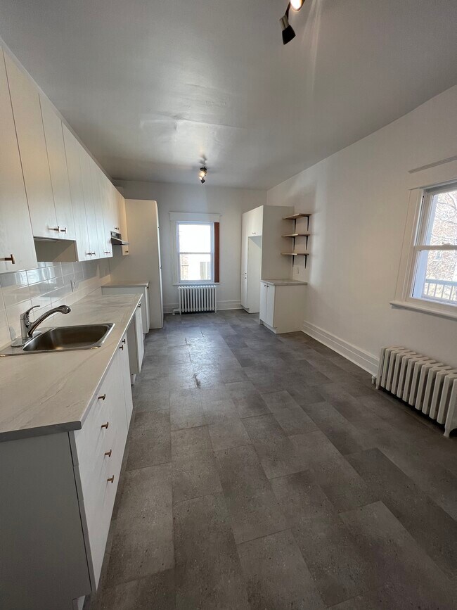 Building Photo - 5670 St De Terrebonne