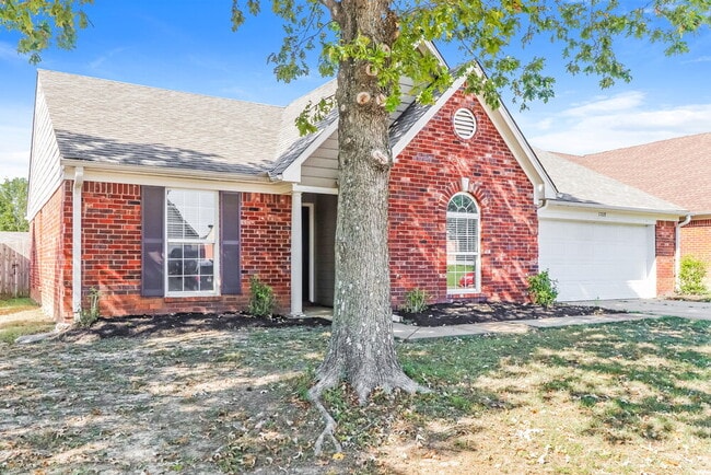 Building Photo - 1708 Cherry Creek Dr