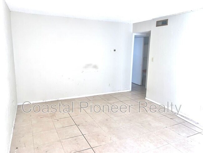 Foto del edificio - 7502 Needle Leaf Pl