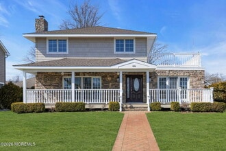 Building Photo - 606 North Blvd