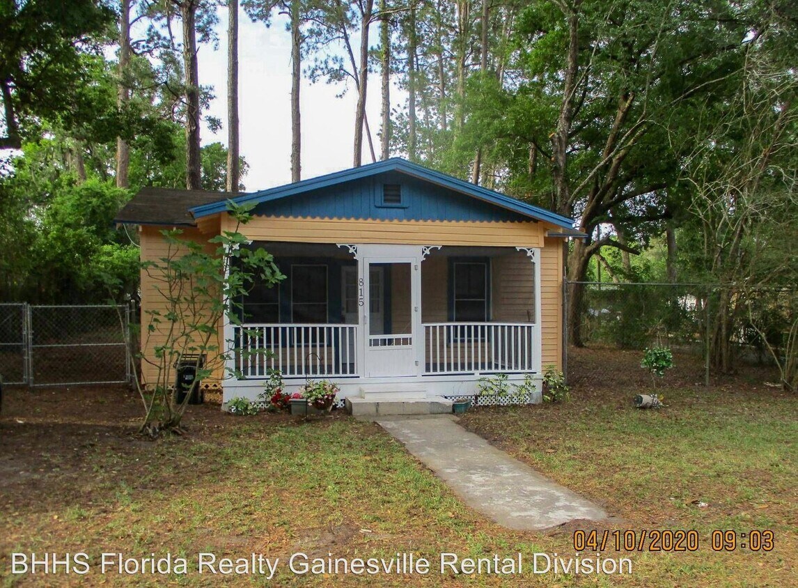 2 br, 1 bath House 815 NW 40th Avenue House Rental in Gainesville
