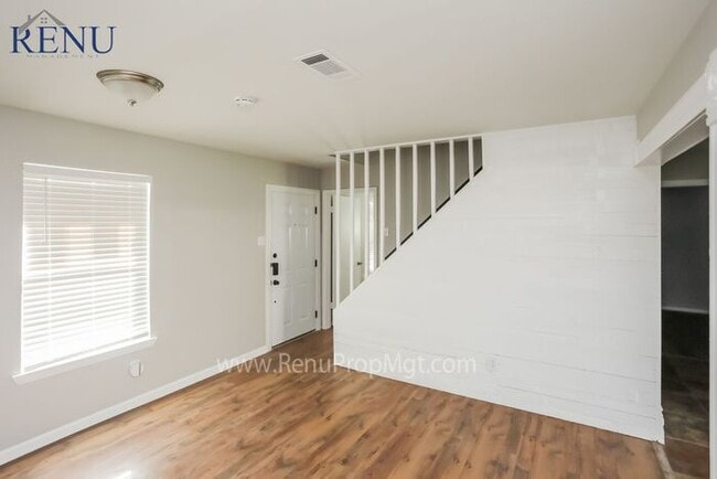 Building Photo - AVAILABLE NOW FOR A SELF GUIDED TOUR!