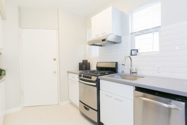 Building Photo - 1060 Pine St