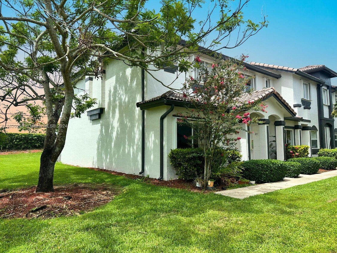 Primary Photo - 2216 SE 26th Ln