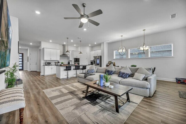 Building Photo - 908 Knowles Dr