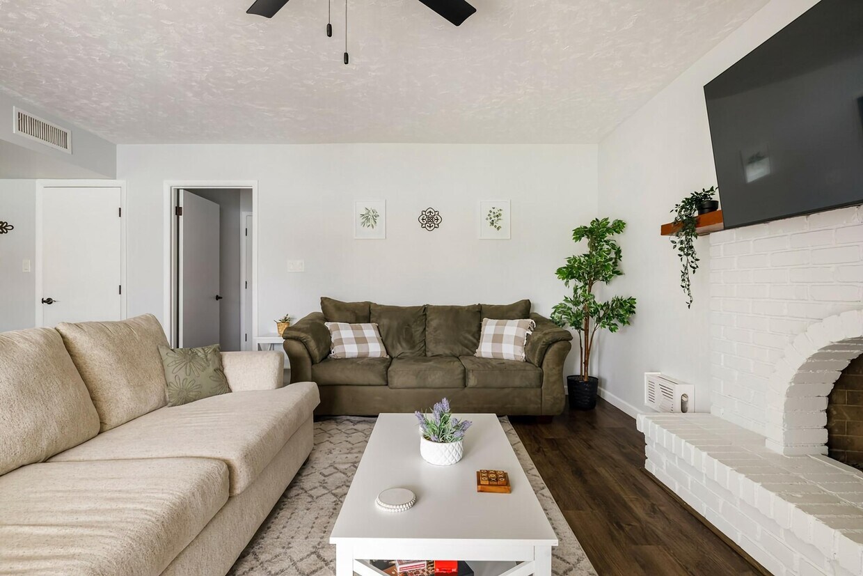 Primary Photo - 2552 W Kiva Ave