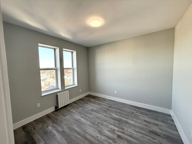 Foto del edificio - 237 E Broadway