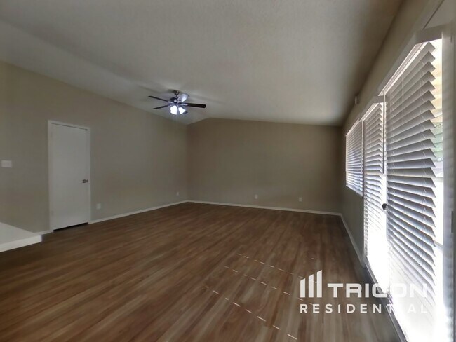 Foto del edificio - 13601 N 41st St