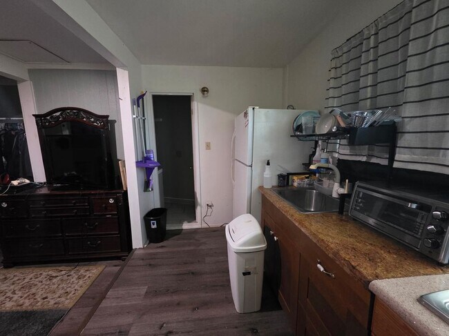Foto del edificio - 635 Hillcrest Ln