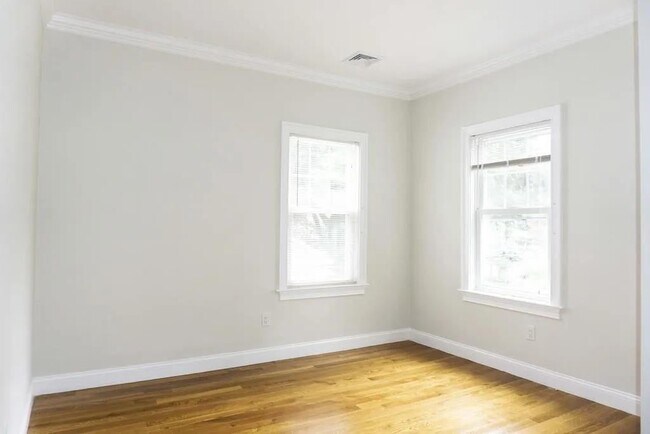 Foto del edificio - 9-11 Woodside Avenue