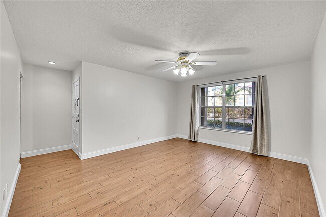 Foto del edificio - 428 NW 70th Ave