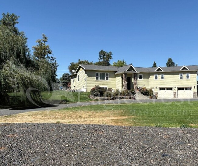 Building Photo - Beautiful Five Bedroom Home with Acreage, ...