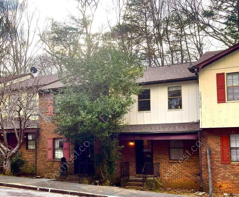 Primary Photo - 646 Valley Crest Dr