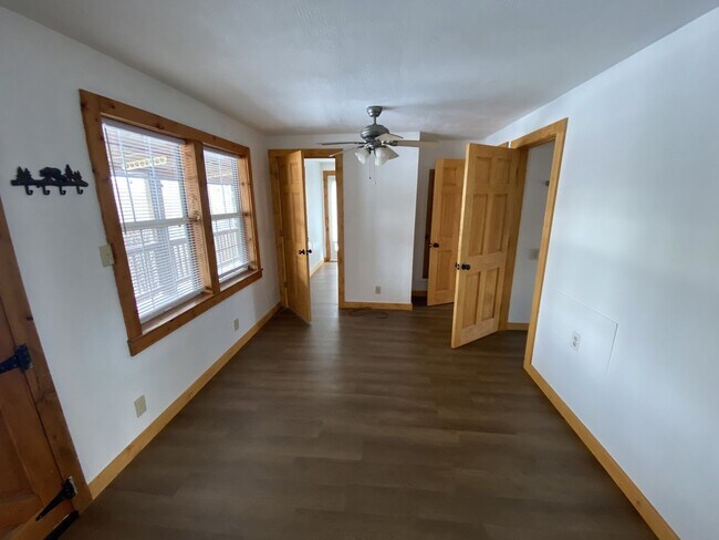 Foto del edificio - 390 Fall Creek Meadows Ln