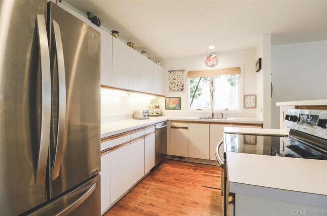 Foto del edificio - 99 Spring Pond Ln