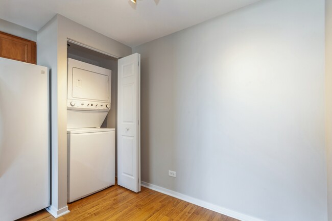 Building Photo - 6340 Americana Dr