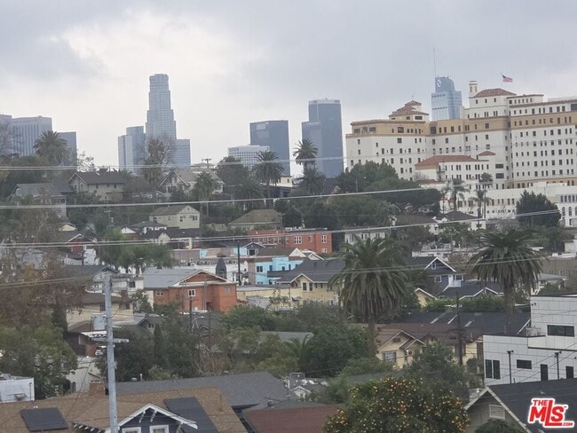 Foto del edificio - 838 N La Fayette Park Pl