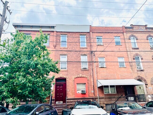 outside - 1418 Wolf St