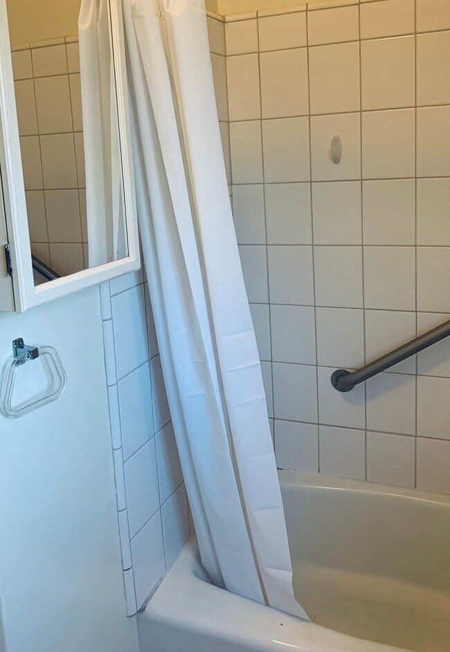 baño - 2624 1/2 S Sepulveda Blvd
