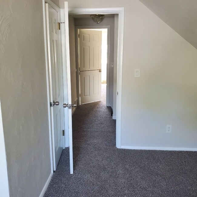 Building Photo - 3 bdrm Bungalow House For Rent!!!