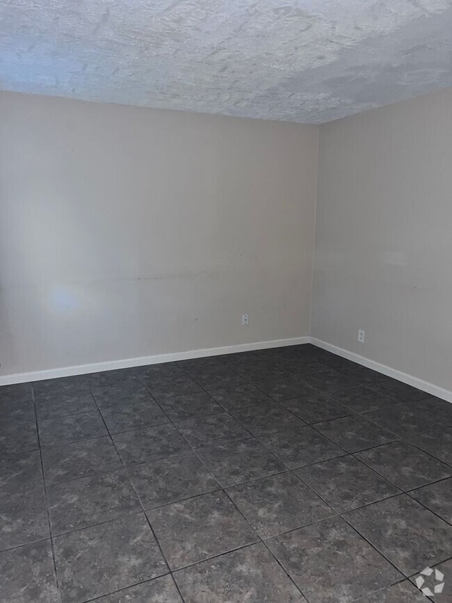 Building Photo - 660 E Irby St
