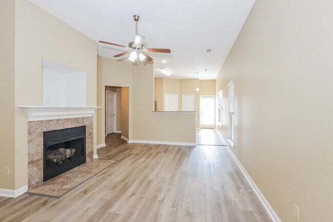 Foto del edificio - 6843 Mikayla Ln