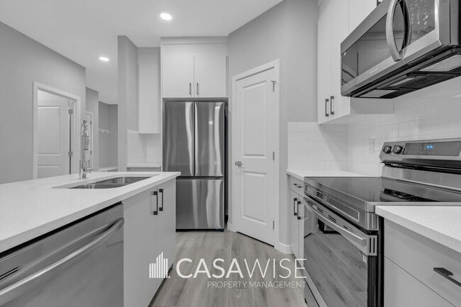 Building Photo - 11927-11125 125 St NW