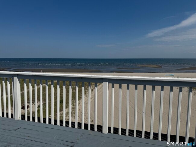 Foto del edificio - 105 Milford Point Rd