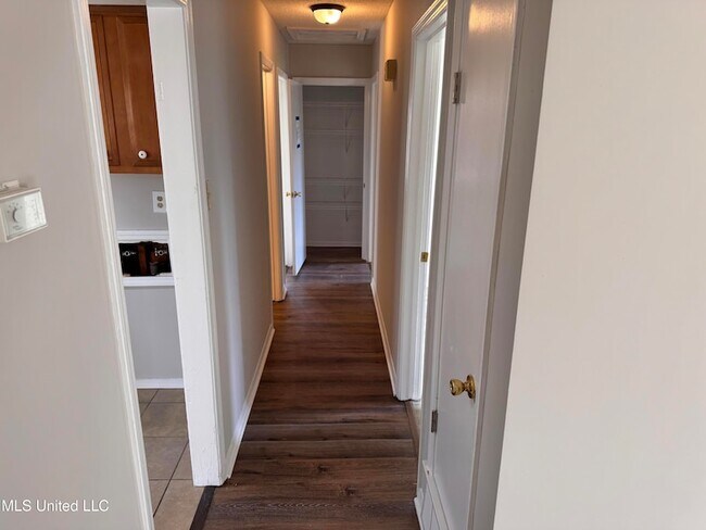 Foto del edificio - 2220 Ashland Dr